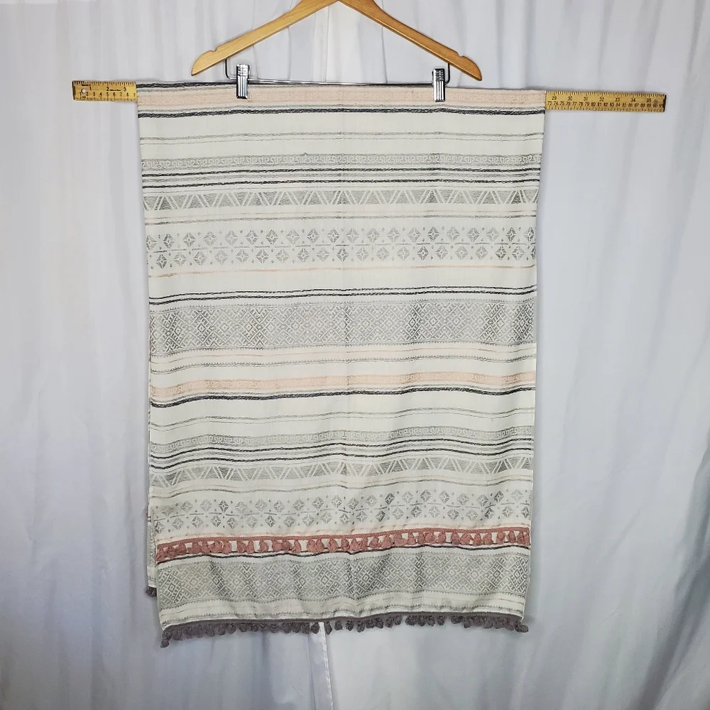 ♤ Striped Nubby Woven Table Runner with Tassels 27